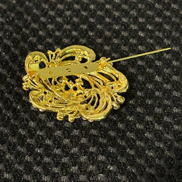 Vintage Gold Filigree Rhinestone Brooch - Sparkling Floral Statement Pin - Picture 7 of 7